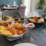Sun לינה וארוחת בוקר